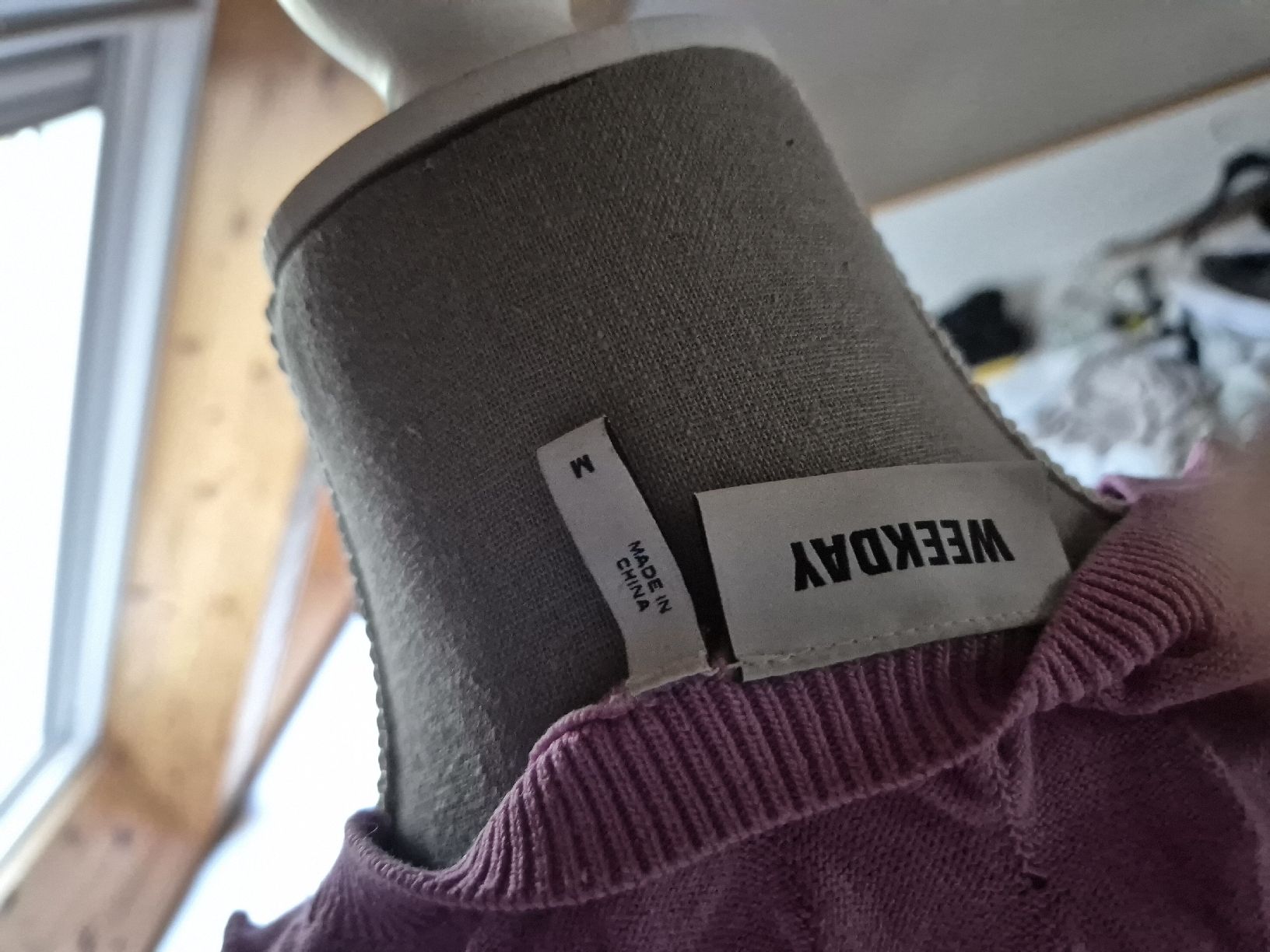 Weekday Pulls & Sweat-shirts: Langarmpullu Weekday lila Strukturmuster Grösse M – Neuf (Voir description) à Zürich par Drago670 3