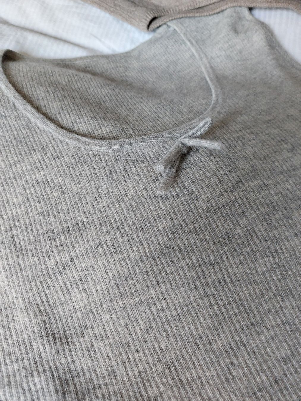 T-Shirts: Damen Kaschmirpullunde – Gebraucht aus Zürich von Stenat 1