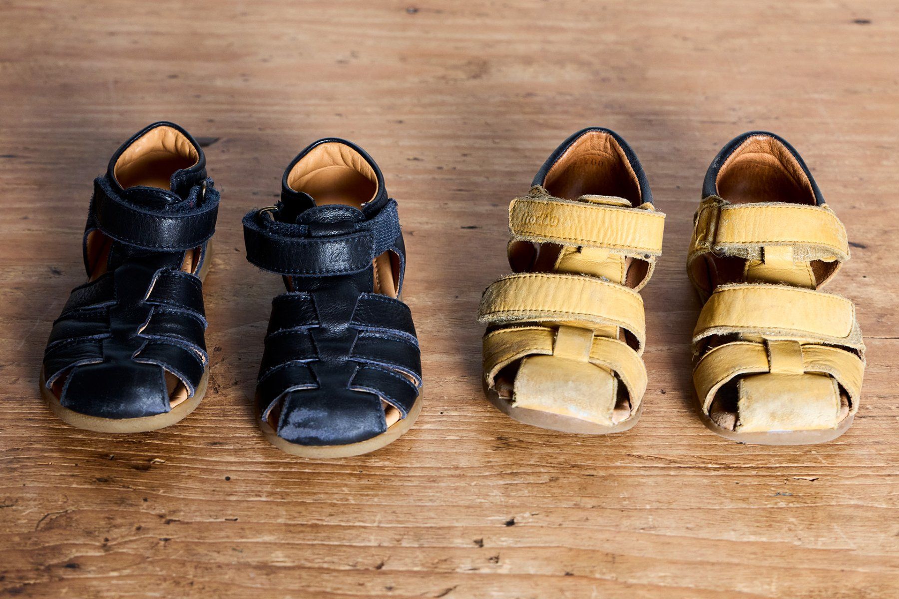 Scarpe per ragazzi: Schuhpaket Gr. 24 – Usato da Ennetbürgen venduto da JWBT 1
