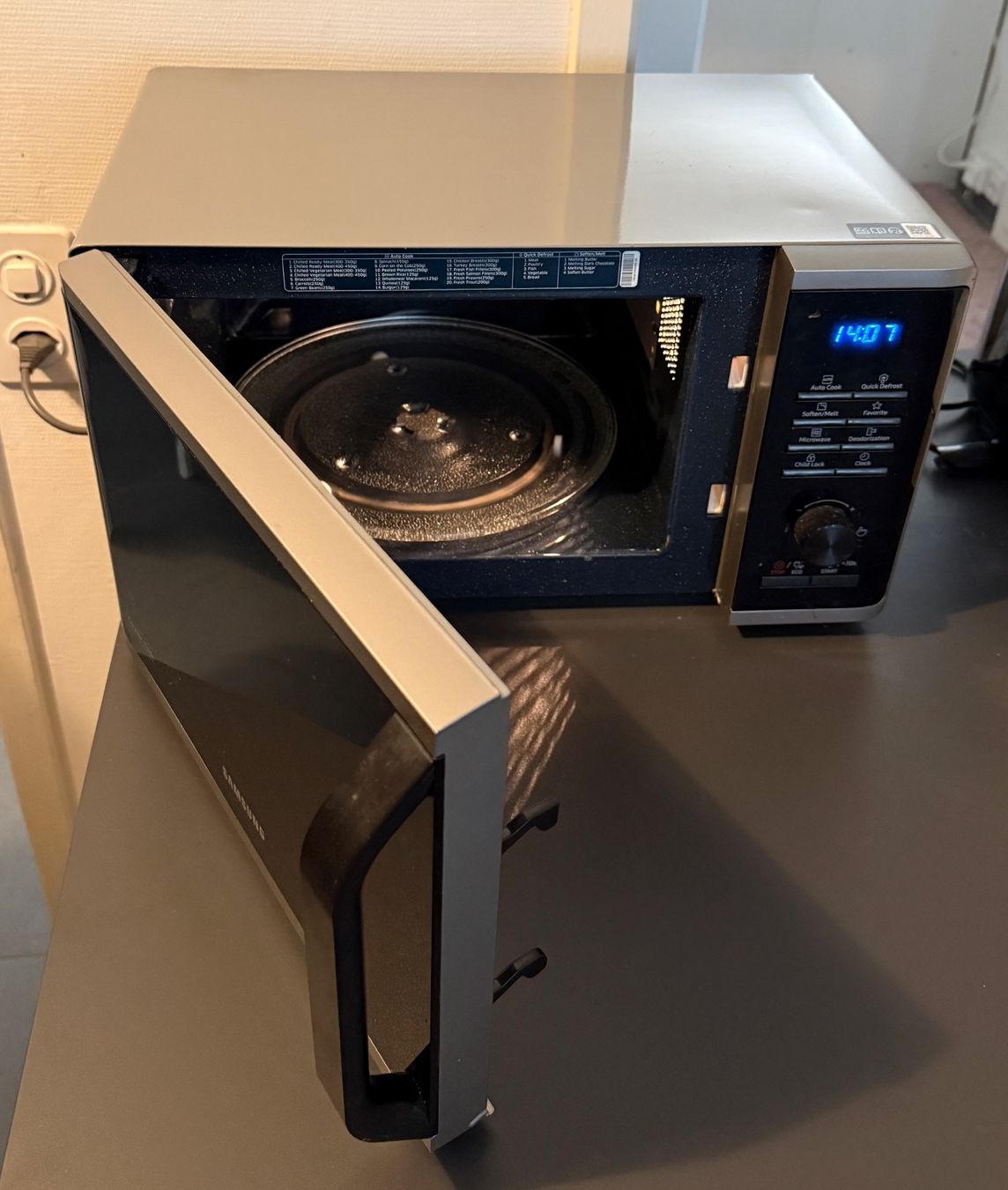 Komplettküchen: Micro-ondes / Microwave Samsung – Gebraucht aus Genève von dev_7mx7 2
