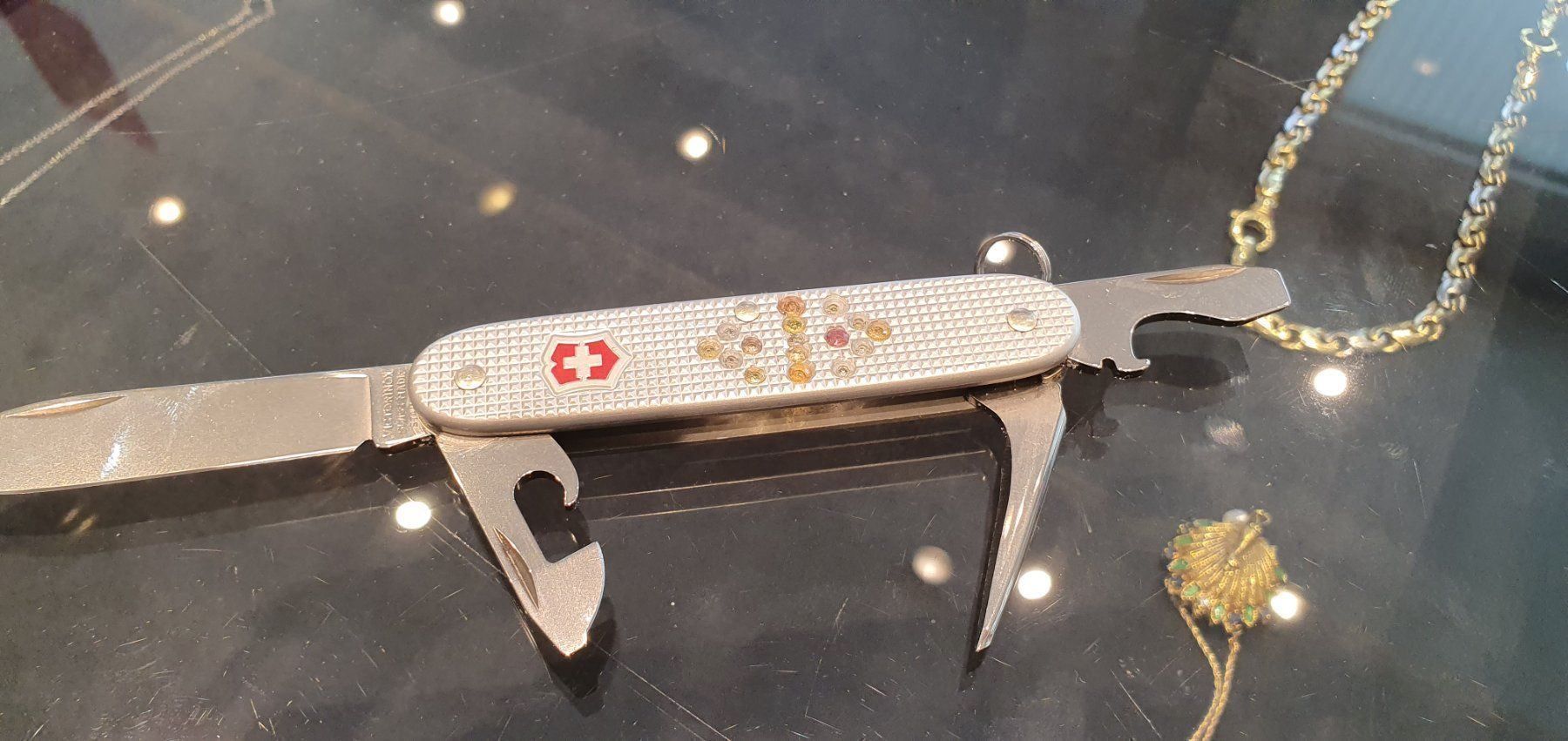 Victorinox Taschenmesser: SCHWEIZER TASCHENMESSER MIT ECHTEN SAFIR – Gebraucht aus Unterägeri von Altgoldschmuck 1