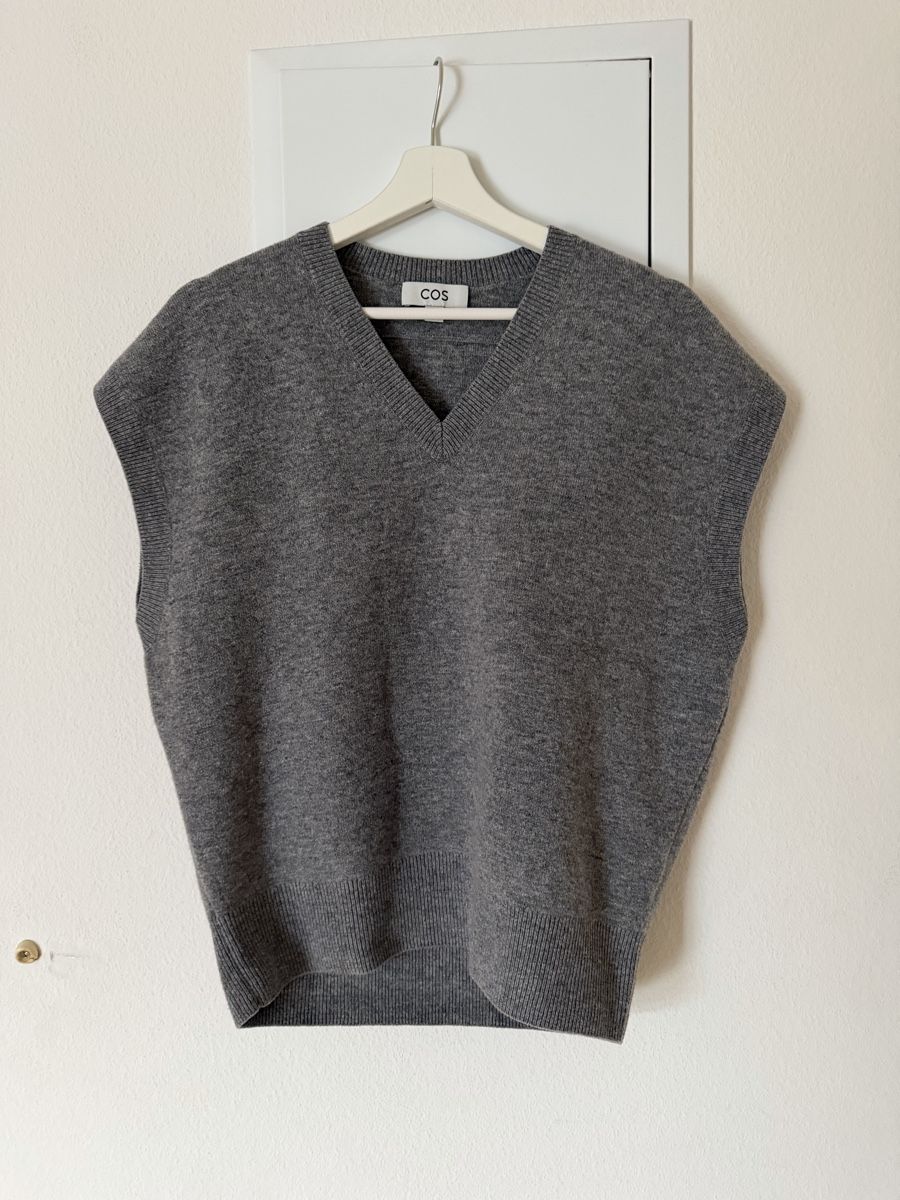 Cos Pulls & Sweat-shirts: COS Pullunder grau Wolle XS – Neuf (Voir description) à Zürich par JKT03