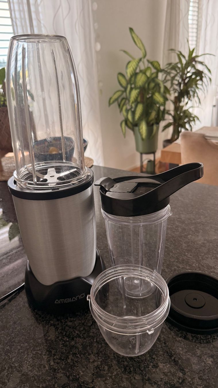 Ambiano Küchengeräte: Ambiano Smoothie Maker / Personal Blender mit 3 Mixbechern – Gebraucht aus Hochdorf von Lilporto