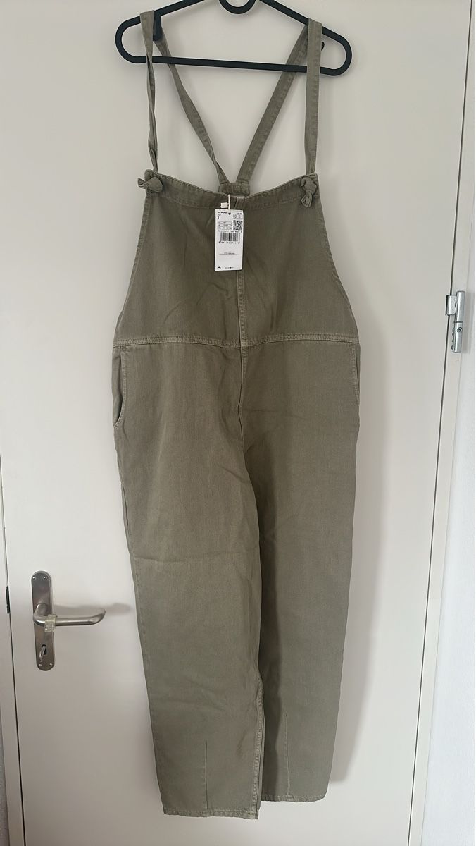 Mango Tute: Latzhose Khaki Grösse L neu – Nuovo (secondo la descrizione) da Bremgarten b. Bern venduto da ilonarebekka