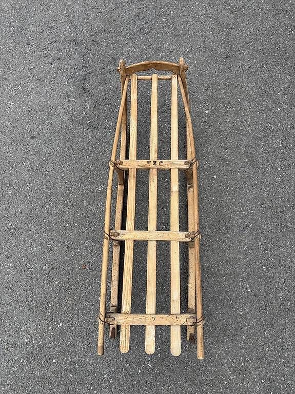 Luge: Antiker Holzschlitten  – Défectueux à Tschingel par MichuA 4