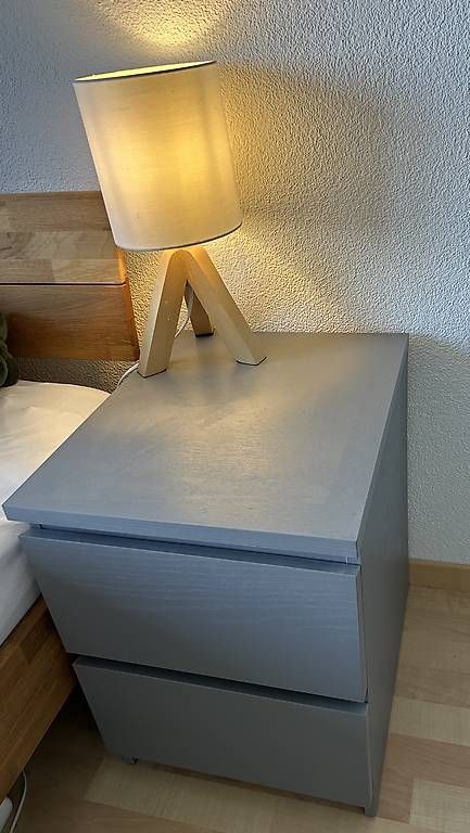 Ikea Tables de nuit: 2 Ikea Malm Nachttische in grau – D'occasion à Rüschlikon par ann_8tql 1