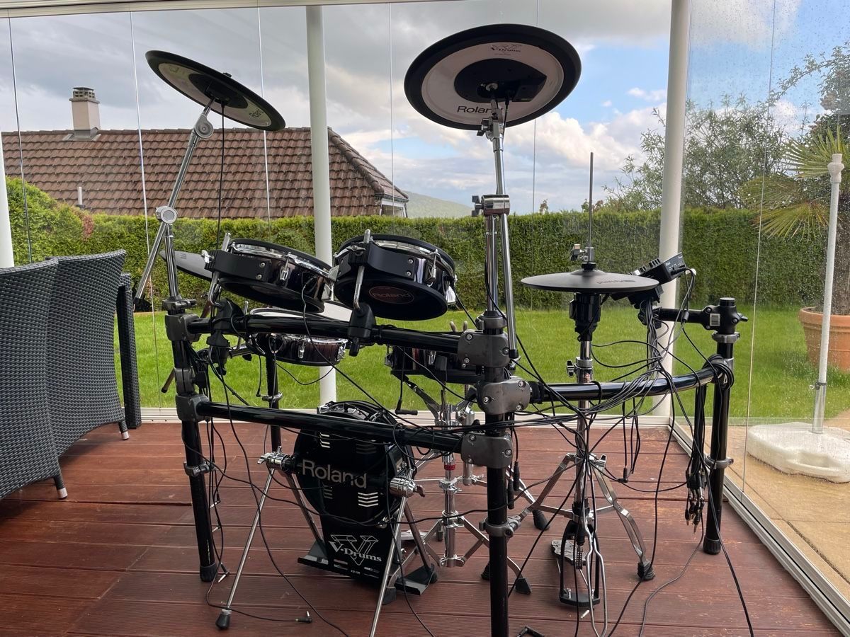 Roland Musikinstrumente: Schlagzeug Drum-Set Roland – Gebraucht aus Zürich von vic_628p 1