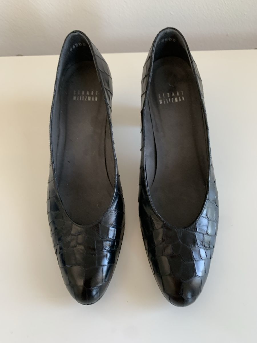Stuart Weitzman Scarpe da donna: Stuart Weitzman: Chicer schwarzer Pumps in Kroko-Optik, 37 – Usato da Luzern venduto da designluzern