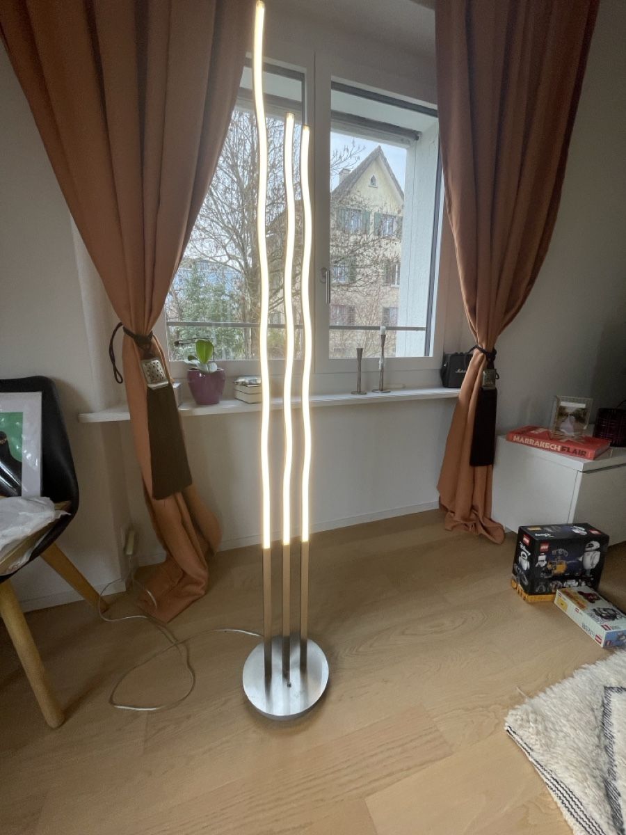 Lampen: Stylish LED Floor Lamp – Gebraucht aus Rüschlikon von IDOULA