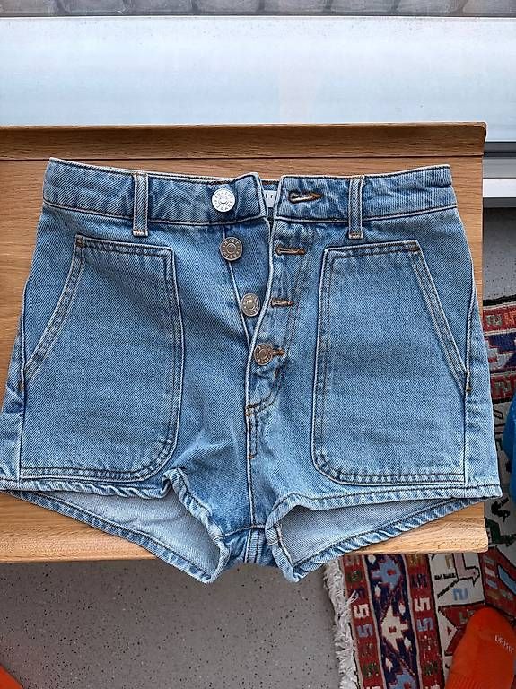 Jeans: Sandro Jeans-Shorts Gr.36 – Gebraucht aus Zürich von ncm3010