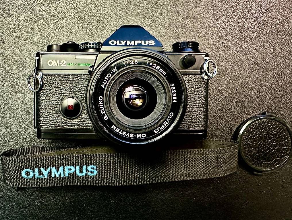Olympus Fotocamera: Olympus OM-2 Spot / Program – Usato da Bulle venduto da SpeedprintArt