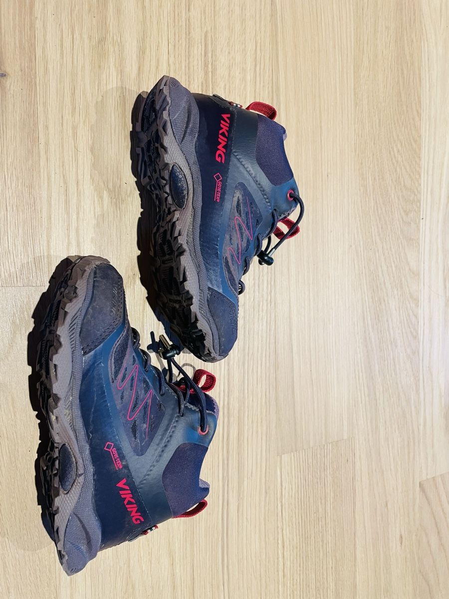 Scarpe per ragazze: Wanderschuhe, Gr. 29, Mädchen, wasserdicht, violett – Usato da Trüllikon venduto da 3PFA 3