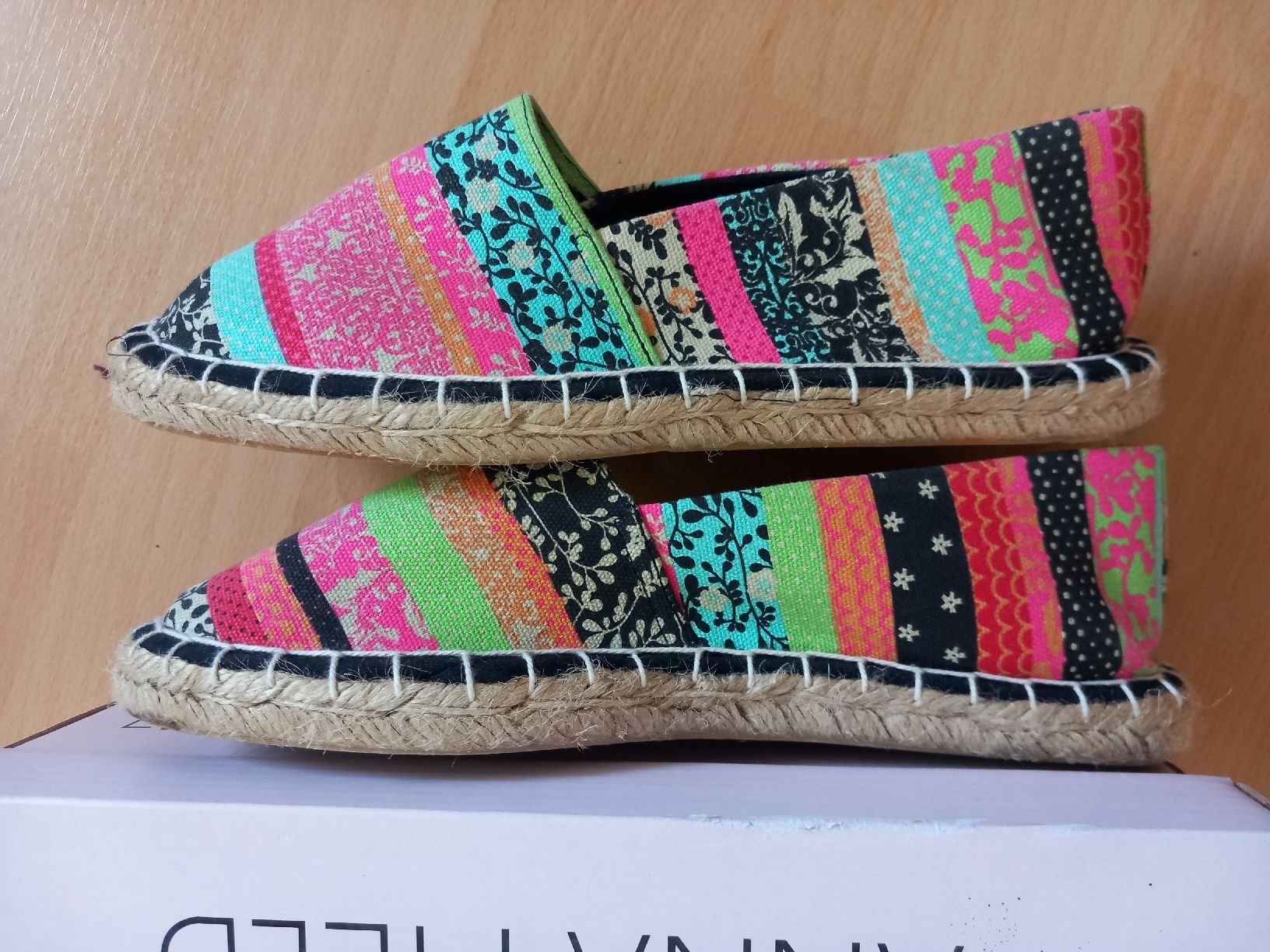 Scarpe da donna: Espadrilles multicolores Taille 39 – Usato da Faoug venduto da per_kp6r 1