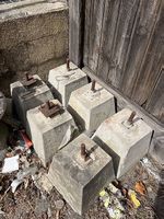 Plots de fondation, socles en béton avec tige en acier 