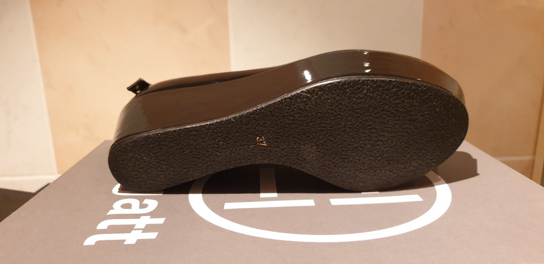 Scarpe da donna: Lackschuhe mit Plateau & Fesselriemen NEU, Gr. 37 – Nuovo e nell'imballaggio originale da Wettswil venduto da the_jr6l 2