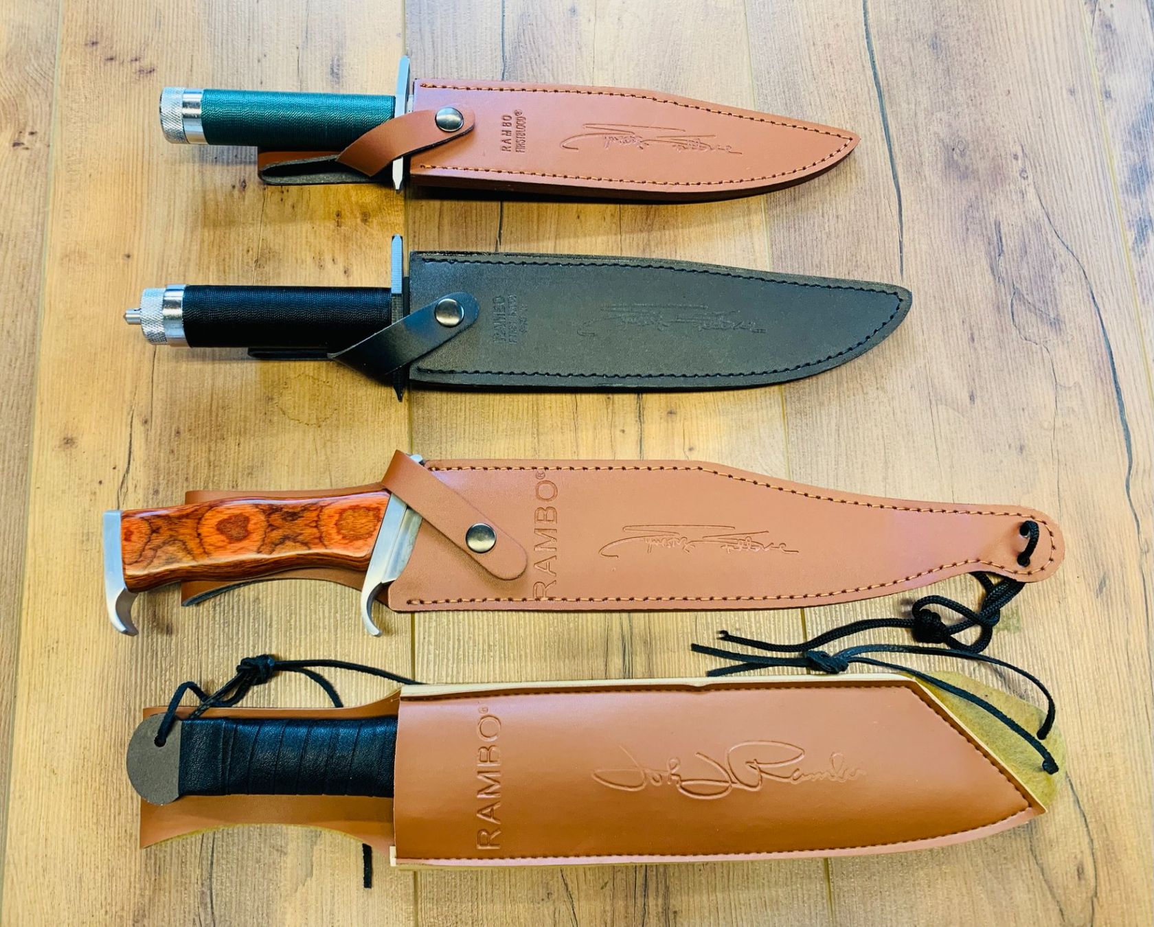 Accessori: 4 Stück Rambo Ultimate Messer Bundle NEU – Nuovo e nell'imballaggio originale da Bergdietikon venduto da shopAgent 4
