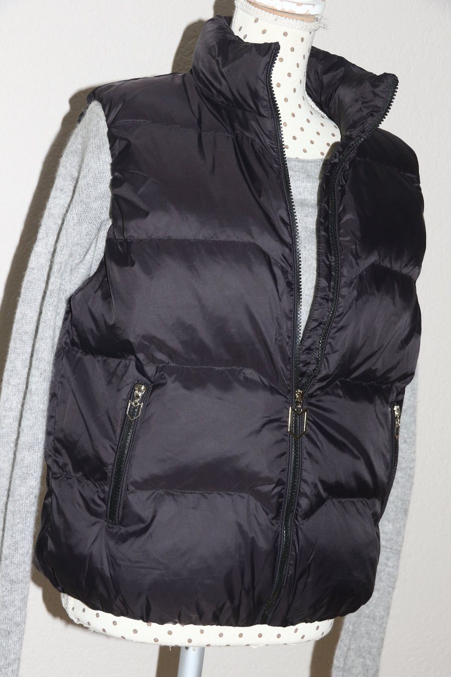 Gilet & Giacche senza maniche: Neue stylische Daunenweste eher Gr.M – Nuovo e nell'imballaggio originale da Oberwil-Lieli venduto da Svetlana28 6