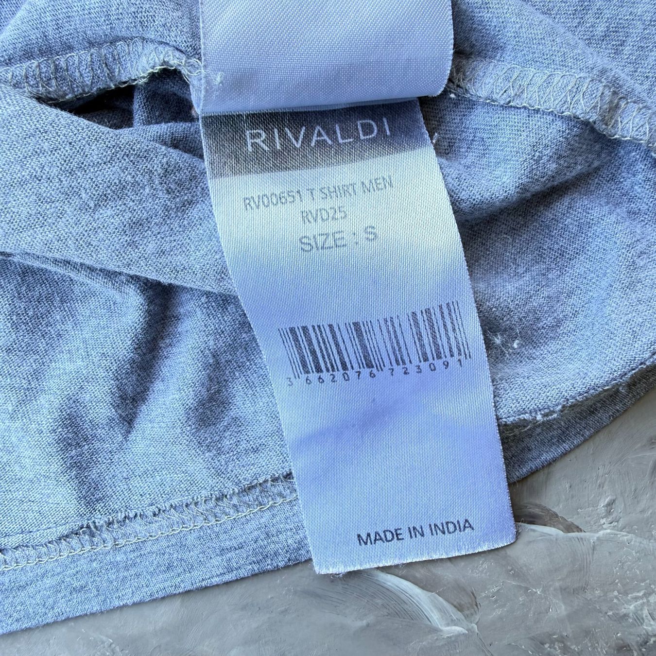 T-shirt: T-shirt crâne géométrique Rivaldi Black – Usato da Thônex venduto da Suisse.Shopping 8