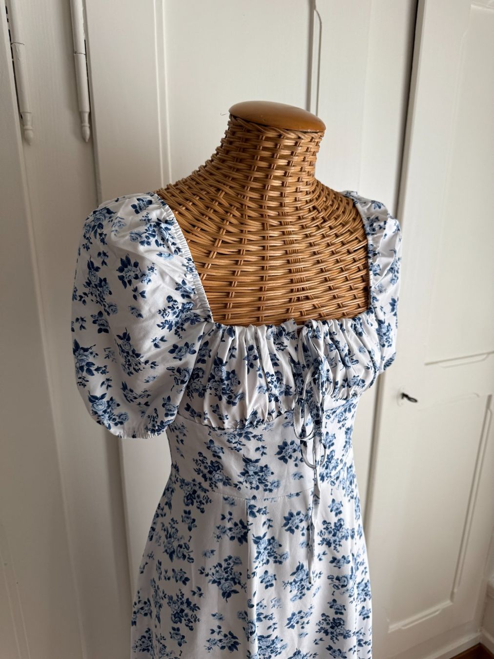 Shein Vestiti: Kleid weiss-blau geblümt 34 – Usato da Zürich venduto da Diazaio 1