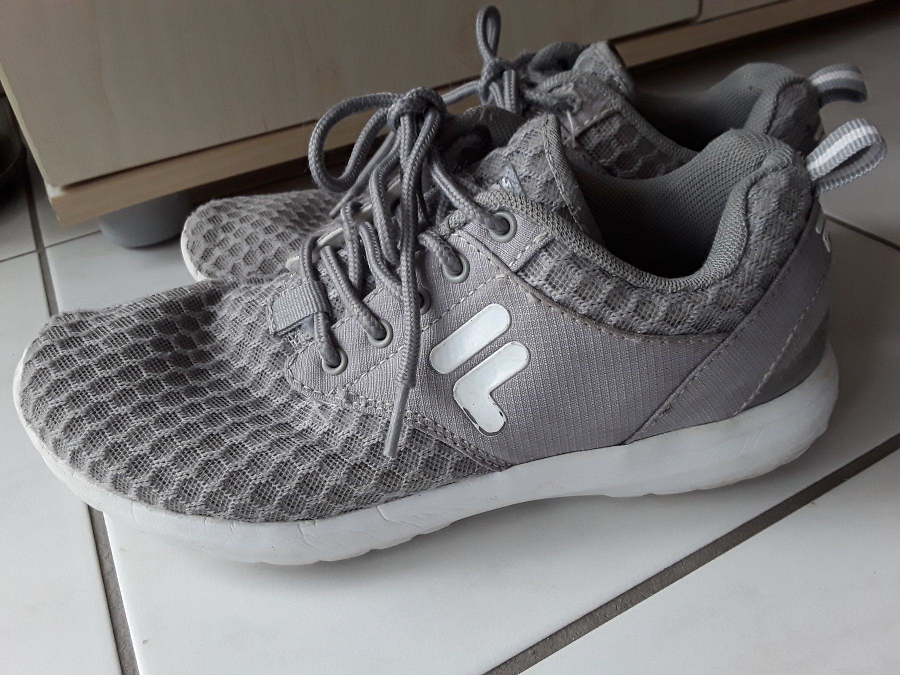 Damenschuhe: Turnschuhe FILA  EU 37 – Gebraucht aus Heimberg von Samprof