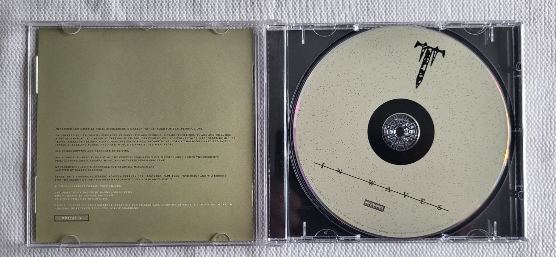 CD: Trivium - In waves – Usato da Villars-sur-glane venduto da Epsilonhike 2