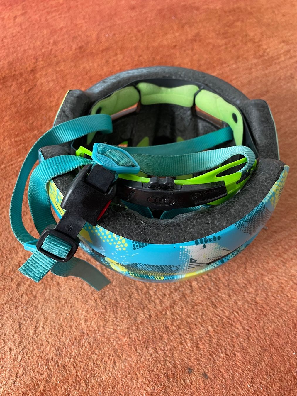 Bell Caschi: Kinder-Velohelm Bell, Grösse 47-54cm – Usato da Landquart venduto da sar_tjn8 2