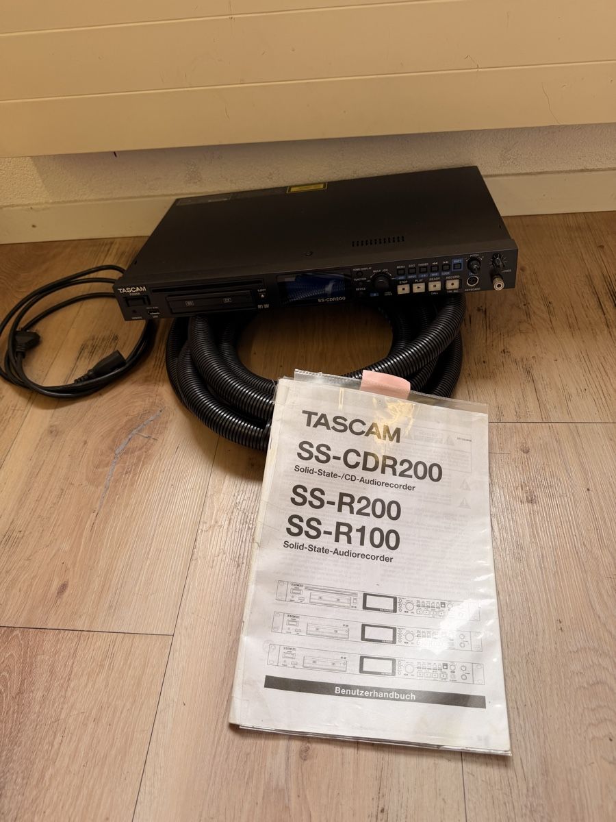 Tascam Lettore multimediale & Streamer: Solid-State CD/Audiorecorder Tascam SS-CDR200 – Usato da Landschlacht venduto da Philipp_01