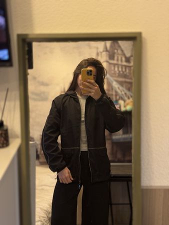 Schwarze Übergangsjacke mit Kapuze, ganz neu, Gr.M