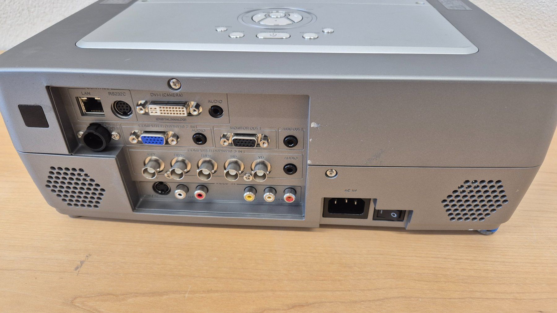 Toshiba Proiettori: Beamer  Toshiba TDP-T355 – Usato da Elgg venduto da computerbrocki 1