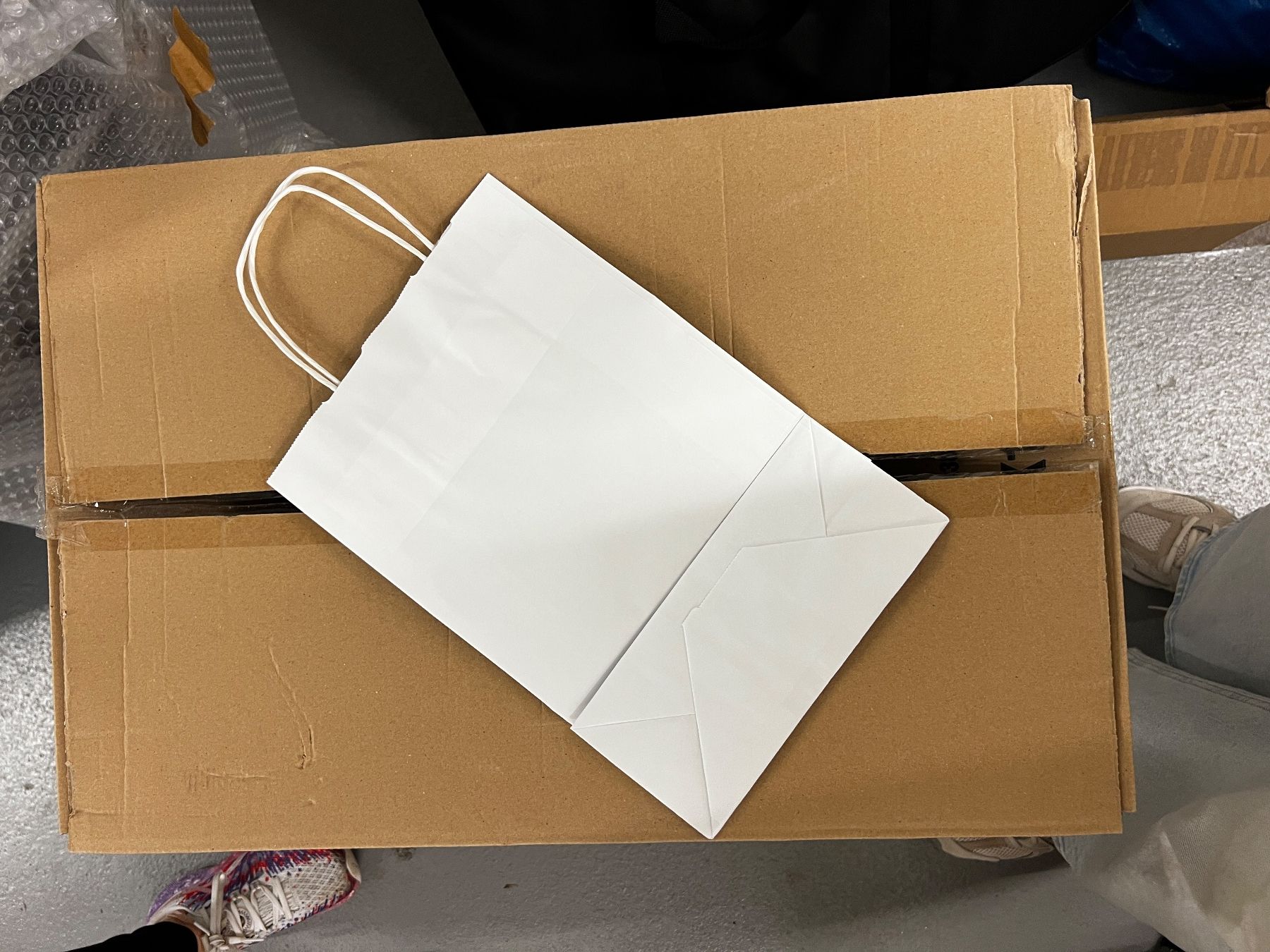Taschen: 400 Papiertaschen weiss 22 + 10 x 28 – Neu und originalverpackt aus Cham von ingold_a