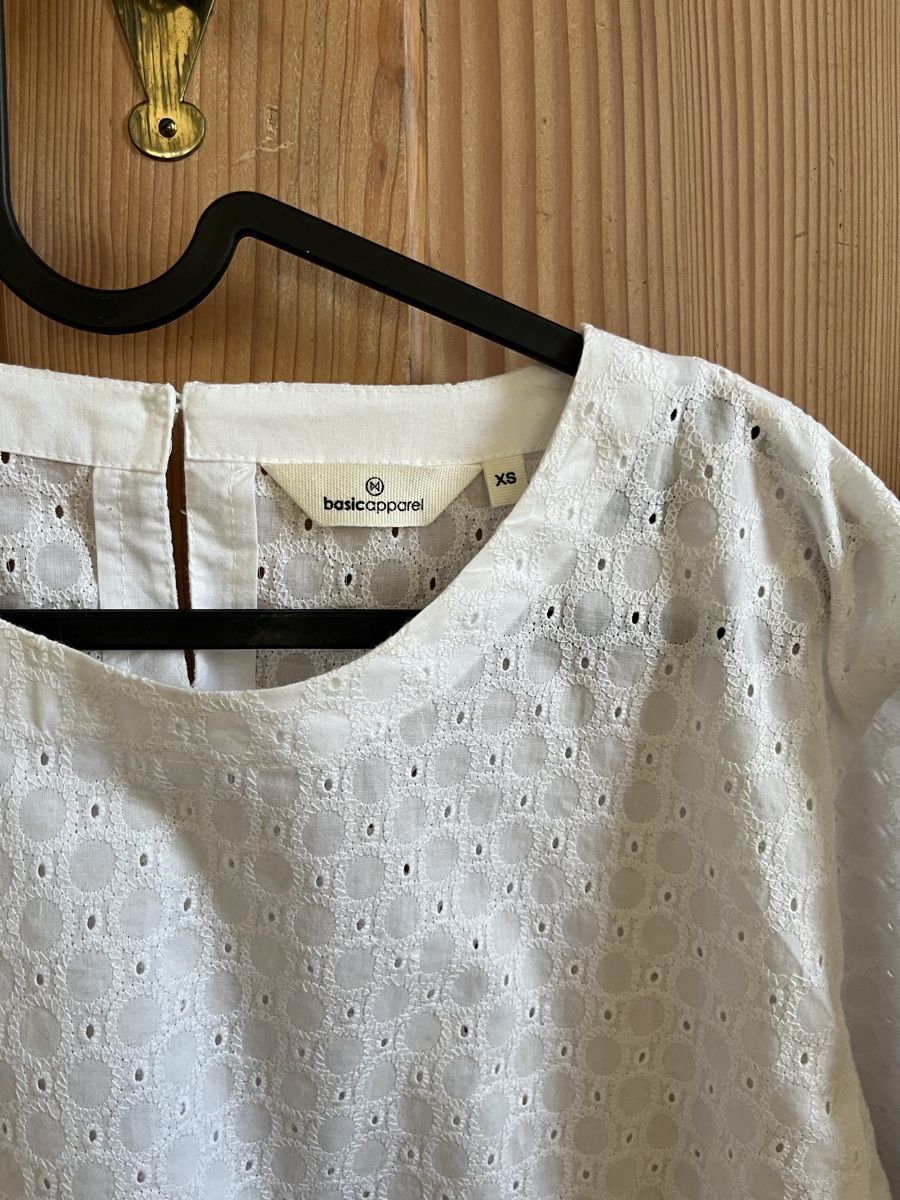 Tops: Bluse von Basic apparel, XS, bestickt. Neuwertig – Neu (gemäss Beschreibung) aus Affoltern am Albis von Silber79 2