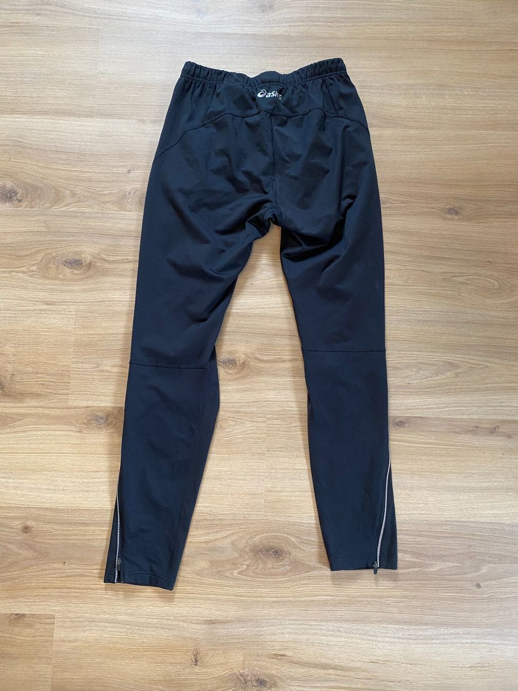 Pantaloni: Training de sport noir confortable – Usato da Delémont venduto da elena_neuhaus 1