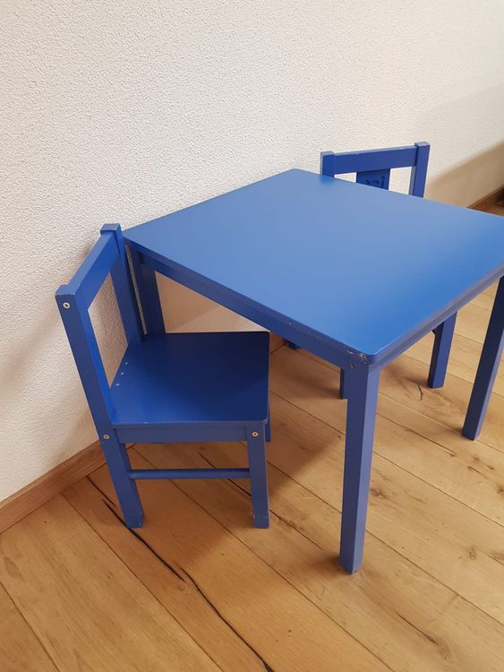 Kindertisch von IKEA mit 2 Stühlen in Blau Kaufen auf Ricardo