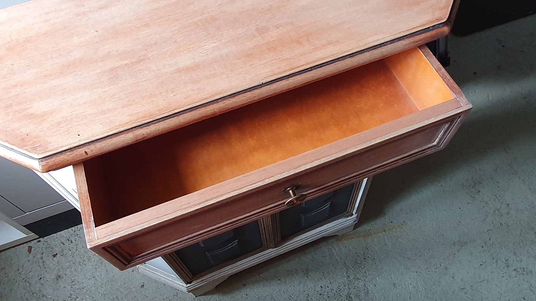 Commodes: kleine Kommode mit Schublade (restauriert) – D'occasion à Stilli par Mos1 4