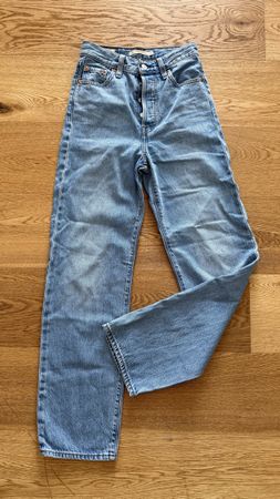 LEVI'S RIBCAGE STRAIGHT ANKLE JEANS 23