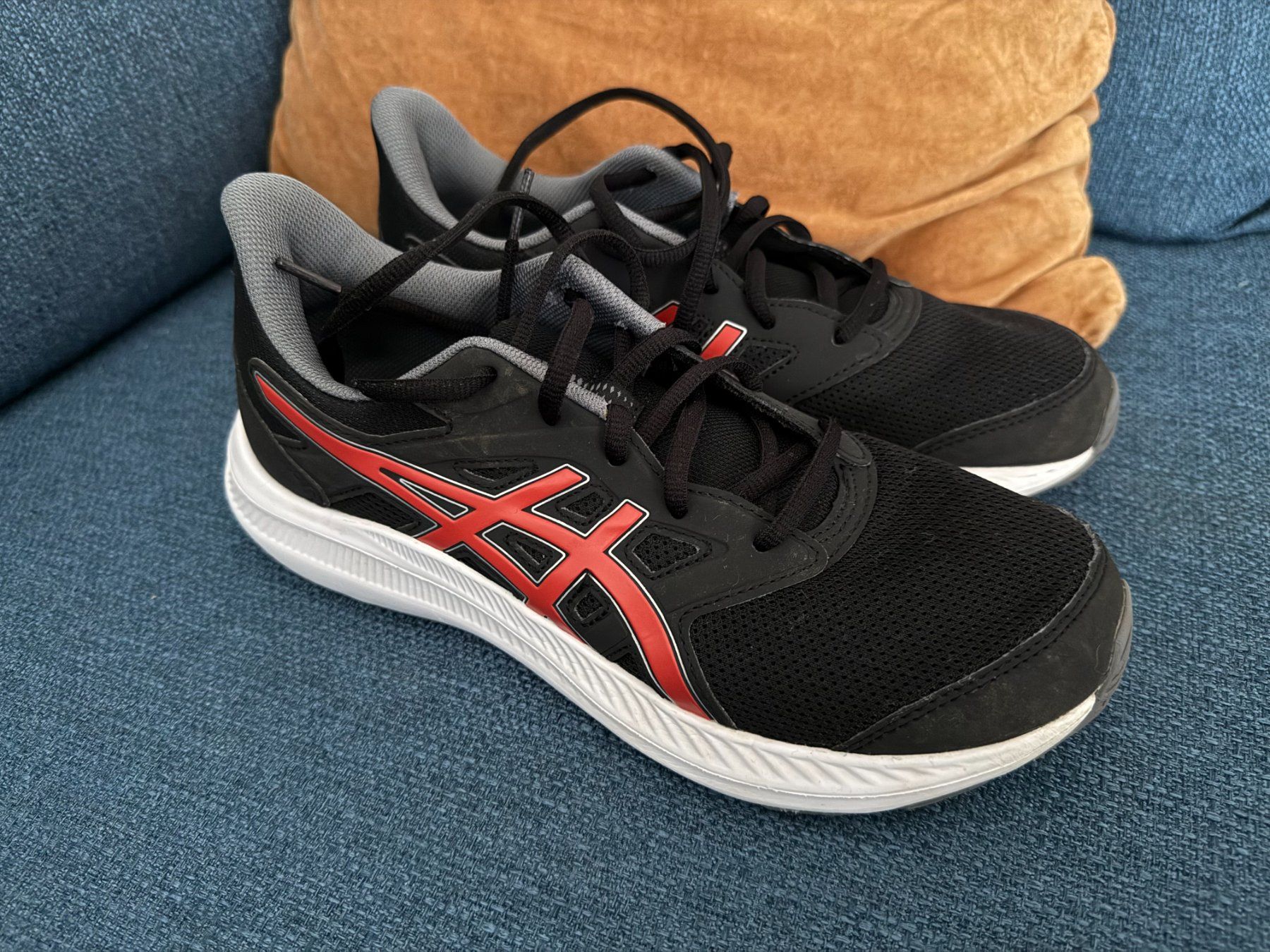 Asics Schuhe für Jungen: NEU Laufschuhe von ASICS Grösse 39.5 – Gebraucht aus Uzwil von justitia8 1