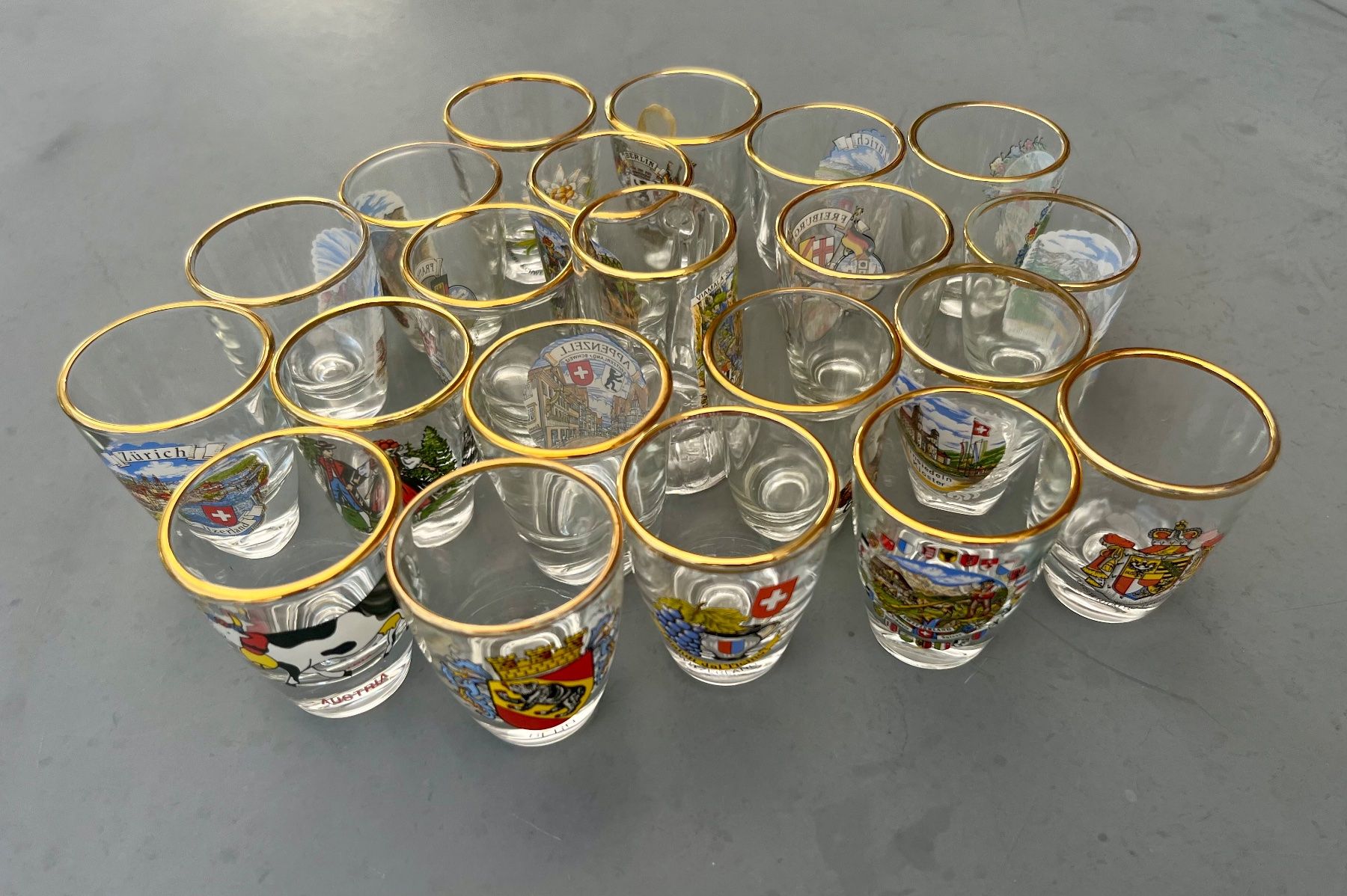 Gläser: Souvenir Gläser Set 21Stk. Goldrand – Neu (gemäss Beschreibung) aus Muotathal von sch_h6cz