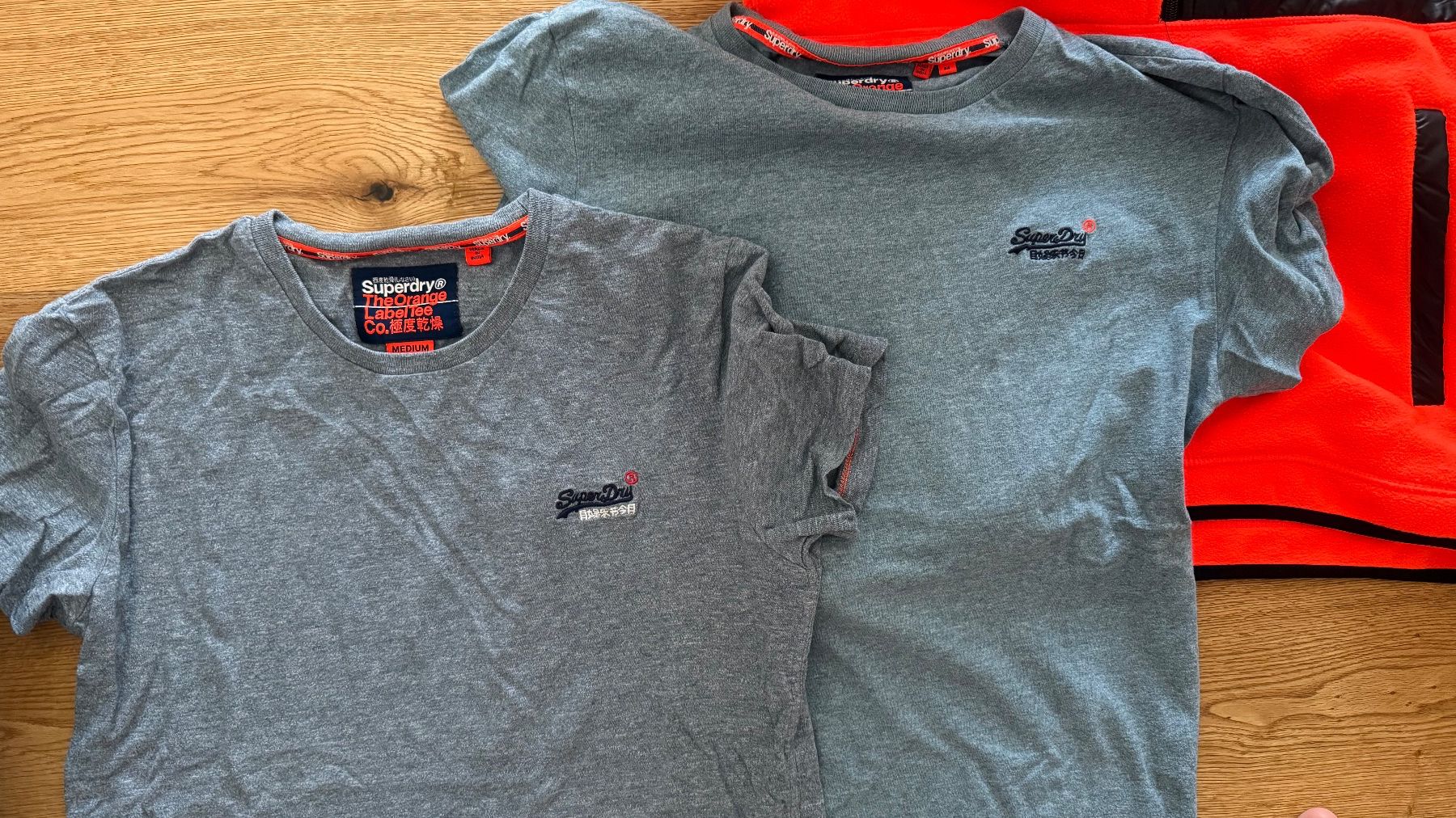 Superdry Pullover & Sweatshirts: Superdry Pullover orange size M + 2 shirts – Gebraucht aus Boswil von hey.itsme 7