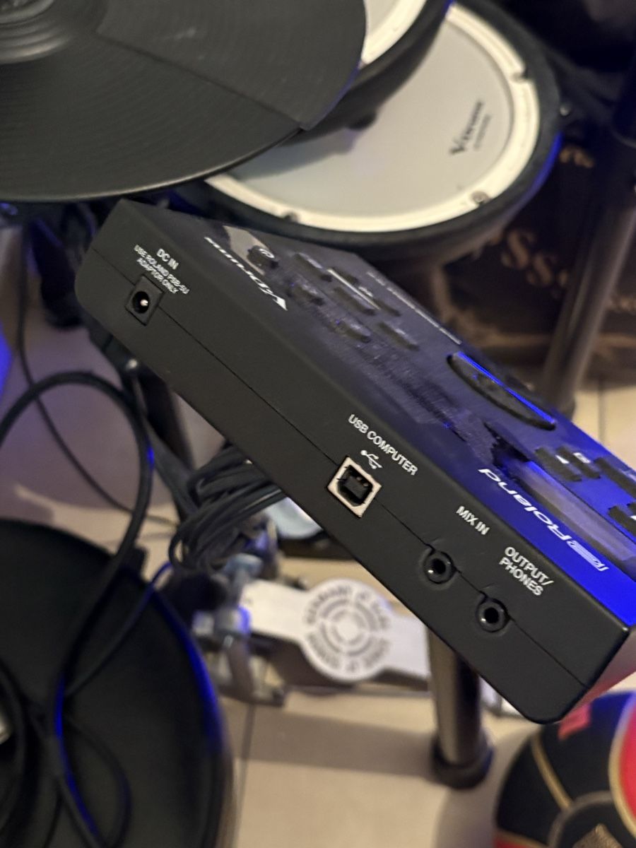 Roland Musikinstrumente: Roland TD-07DMK E-Drum Set inkl. Verstärker, Hocker – Gebraucht aus Oberglatt ZH von Maxlotti 2