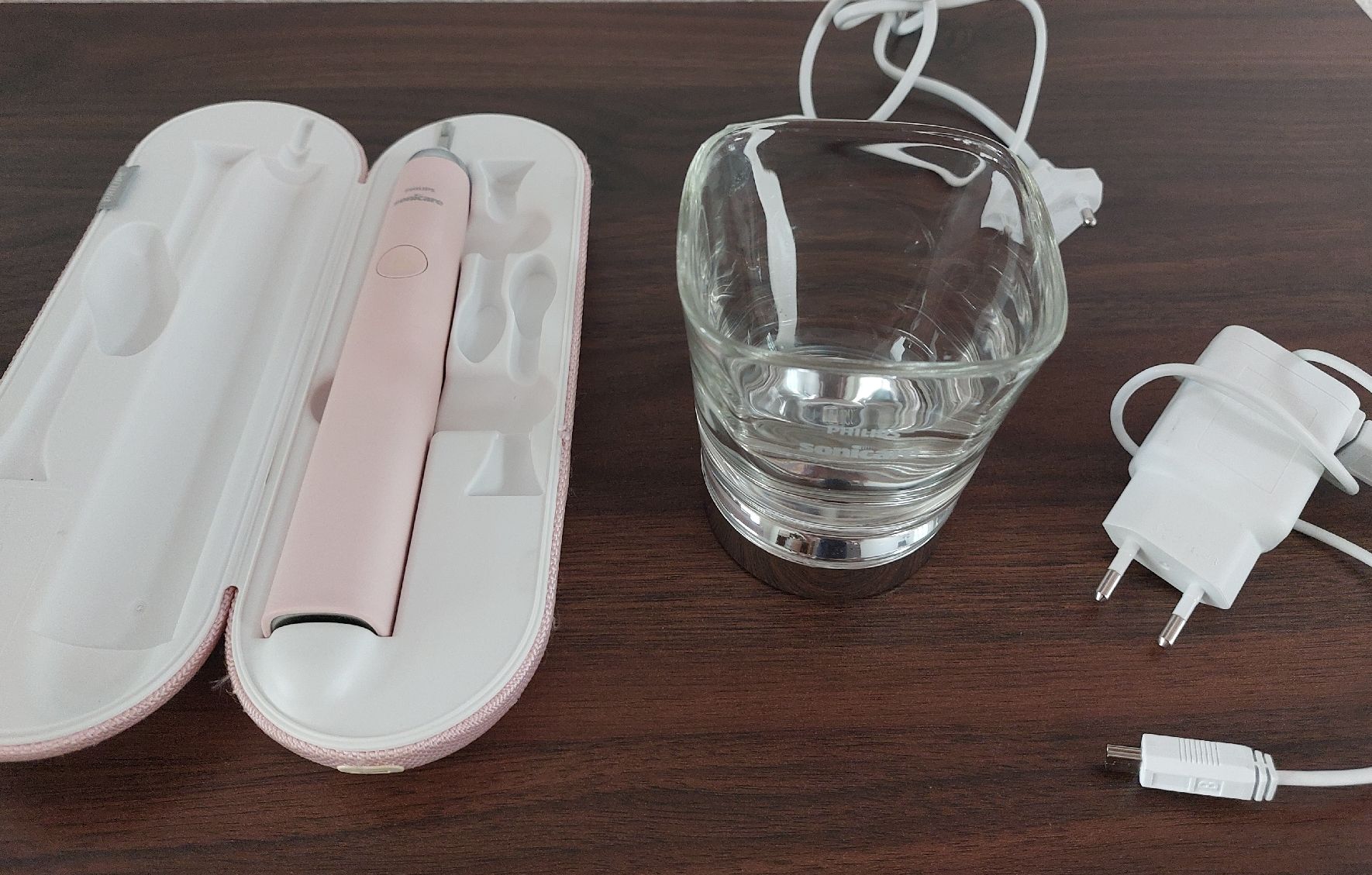 Philips Sonicare Cura dei denti: Philips Sonicare Diamond Clean Rosa mit Zubehör – Usato da Thalwil venduto da S_Blaettchen 1