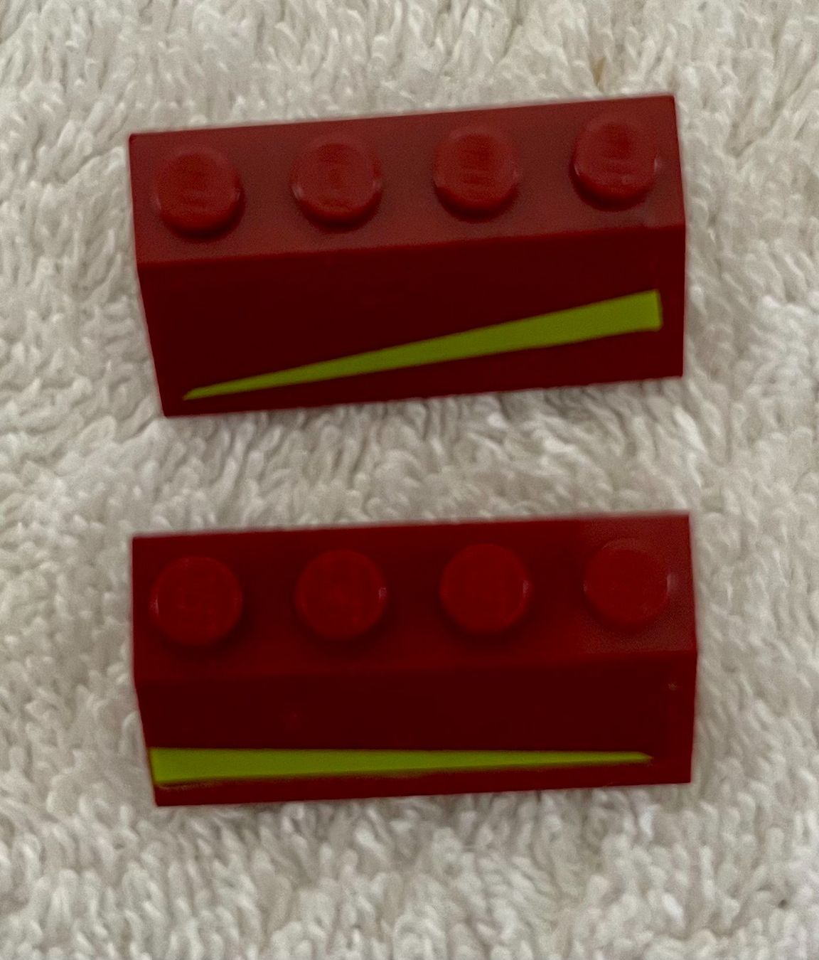 Lego Baukästen: Lego 2 x Slope 45 2 x 4 – Gebraucht aus Höri von PSMarinho