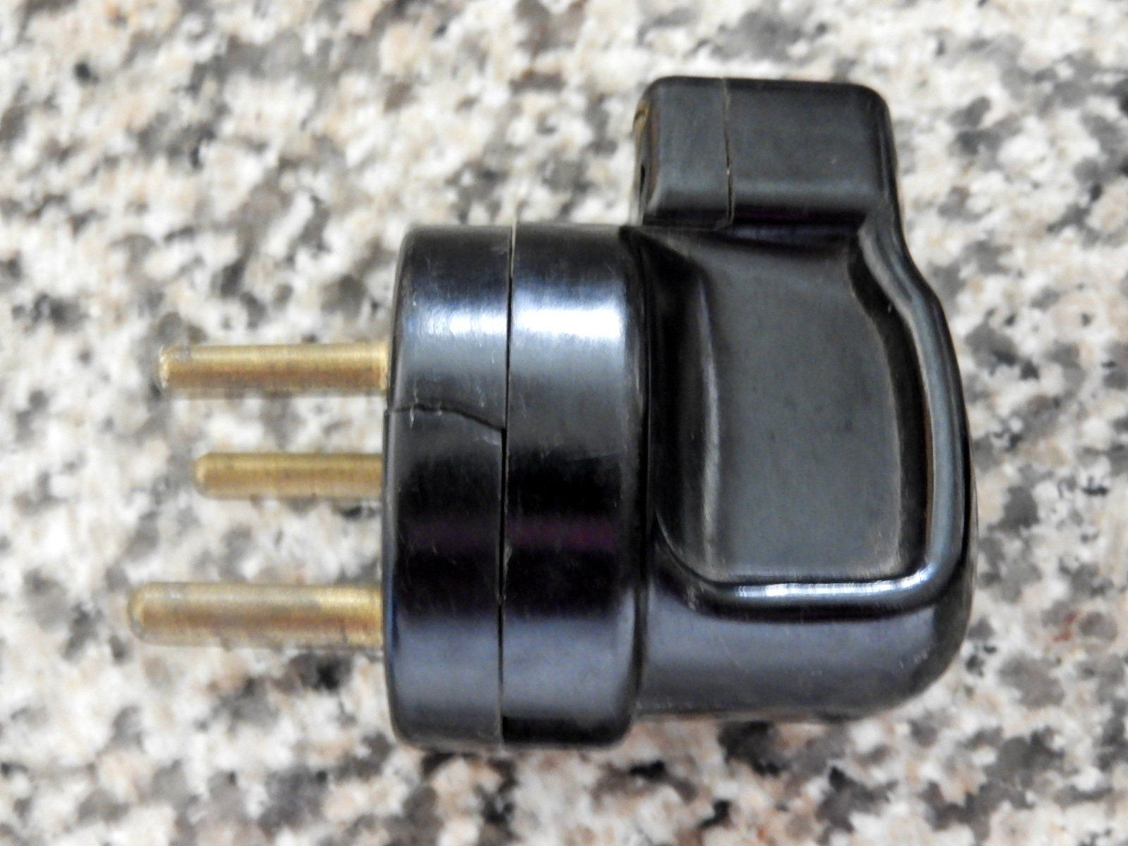 Stecker: URALTE VERMUTLICH BAKKELIT ELEKTRISCHE STECKER  2 STUCK – Gebraucht aus Ettingen von troll-mutter 4