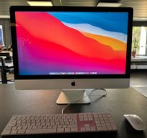 iMac mit Maus und Tastatur