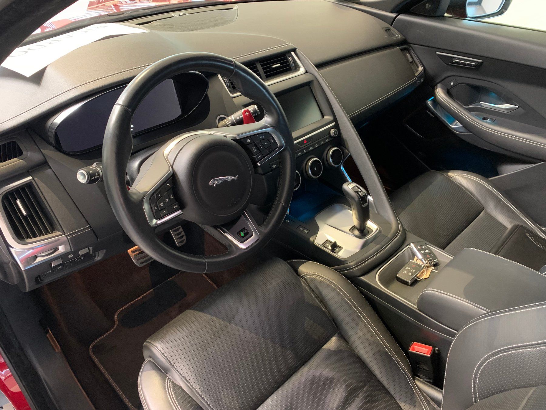Jaguar Autos: Jaguar E-Pace P300 R-Dyn. S AWD – Gebraucht aus St. Gallen von  2