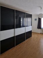 Schiebetürenschrank schwarz/weiss, Top Zustand!