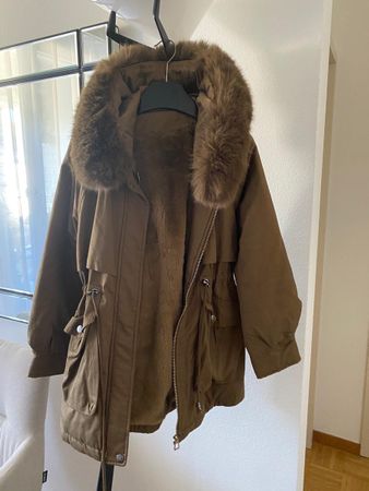 Parka mit Fellkapuze und Innenfutter Grösse: S