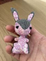 Stoffhase klein gemustert rosa grau guter Zustand