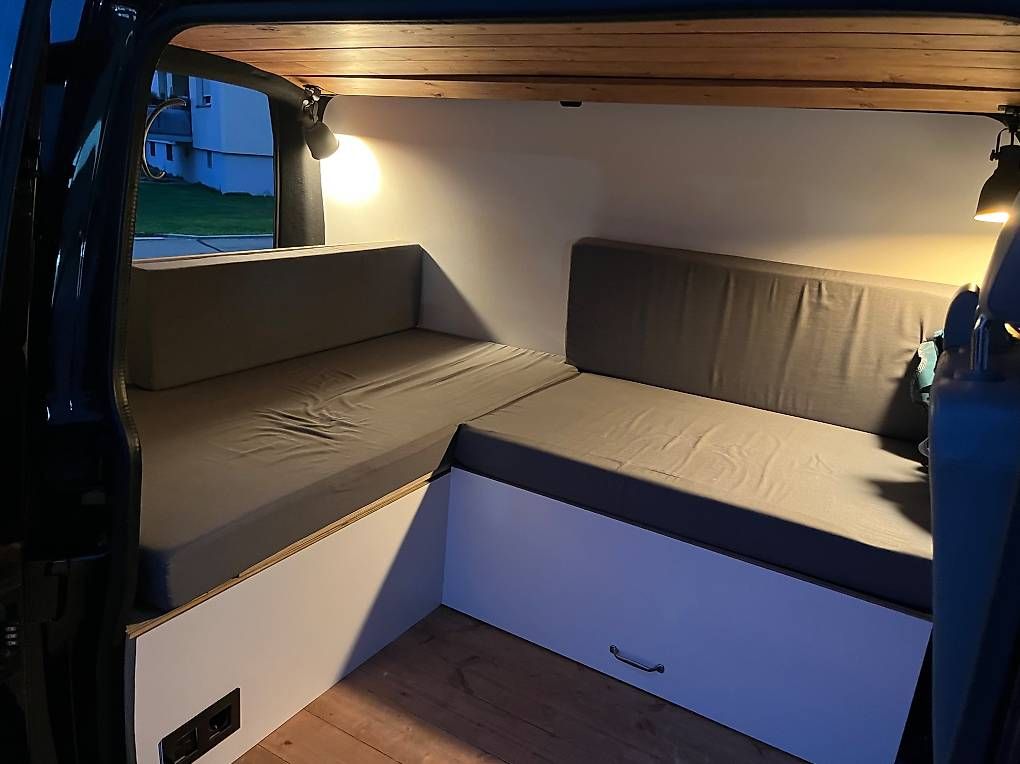 VW Camping Fahrzeuge: VW T5 Camper  sofort reisefertig – Gebraucht aus Dübendorf von schakalanze 1