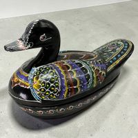 Boîte à bijoux en forme de canard en bois sculpté et laqué