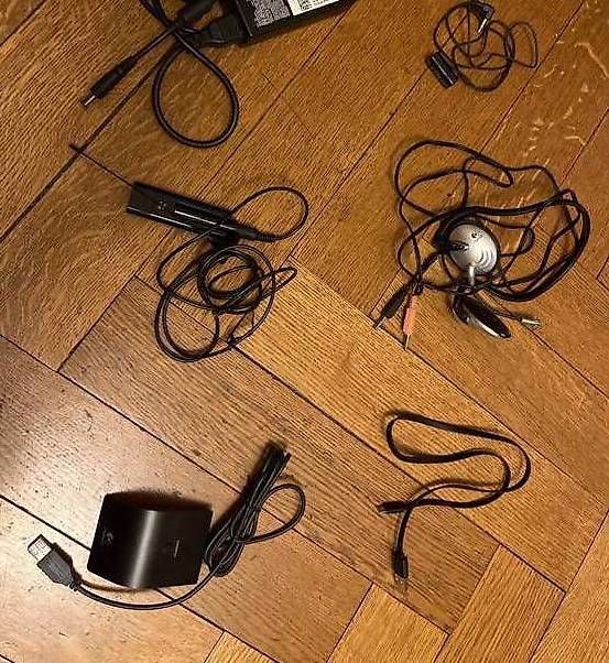 Kabel: Cable chargeur PC, écouteur,  antenne TV etc – Gebraucht aus Genève von JWLIU